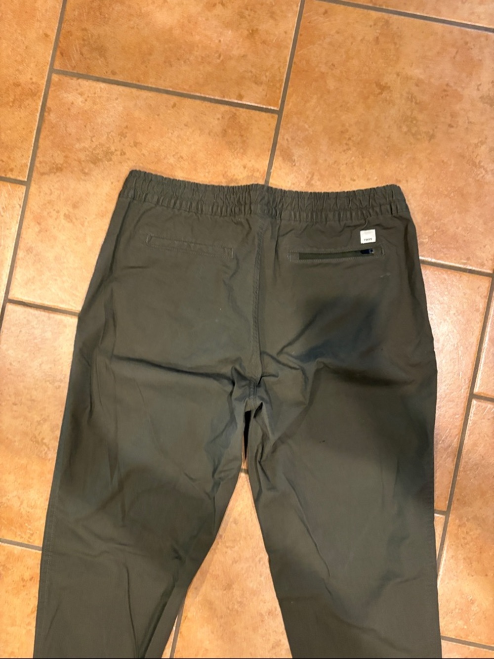 Vuori Olive Cropped Drawstring Pants - Picture 8 of 14